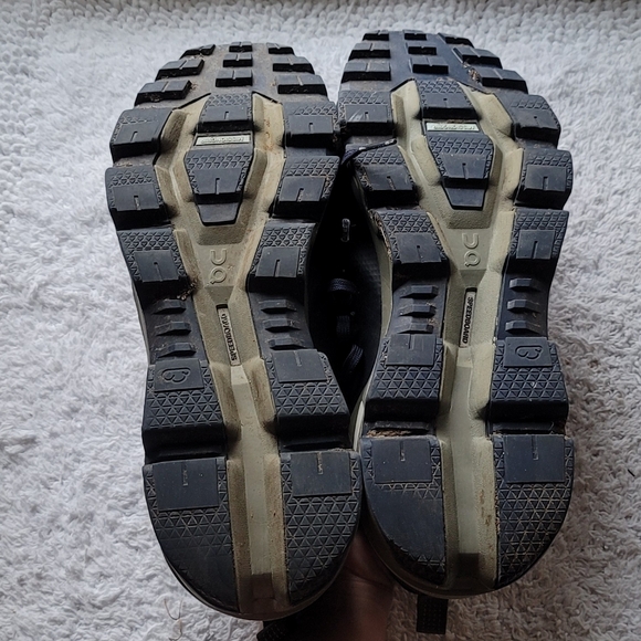 ON RUNNING Cloudwander Waterproof Hiking Shoes - Picture 4 of 5